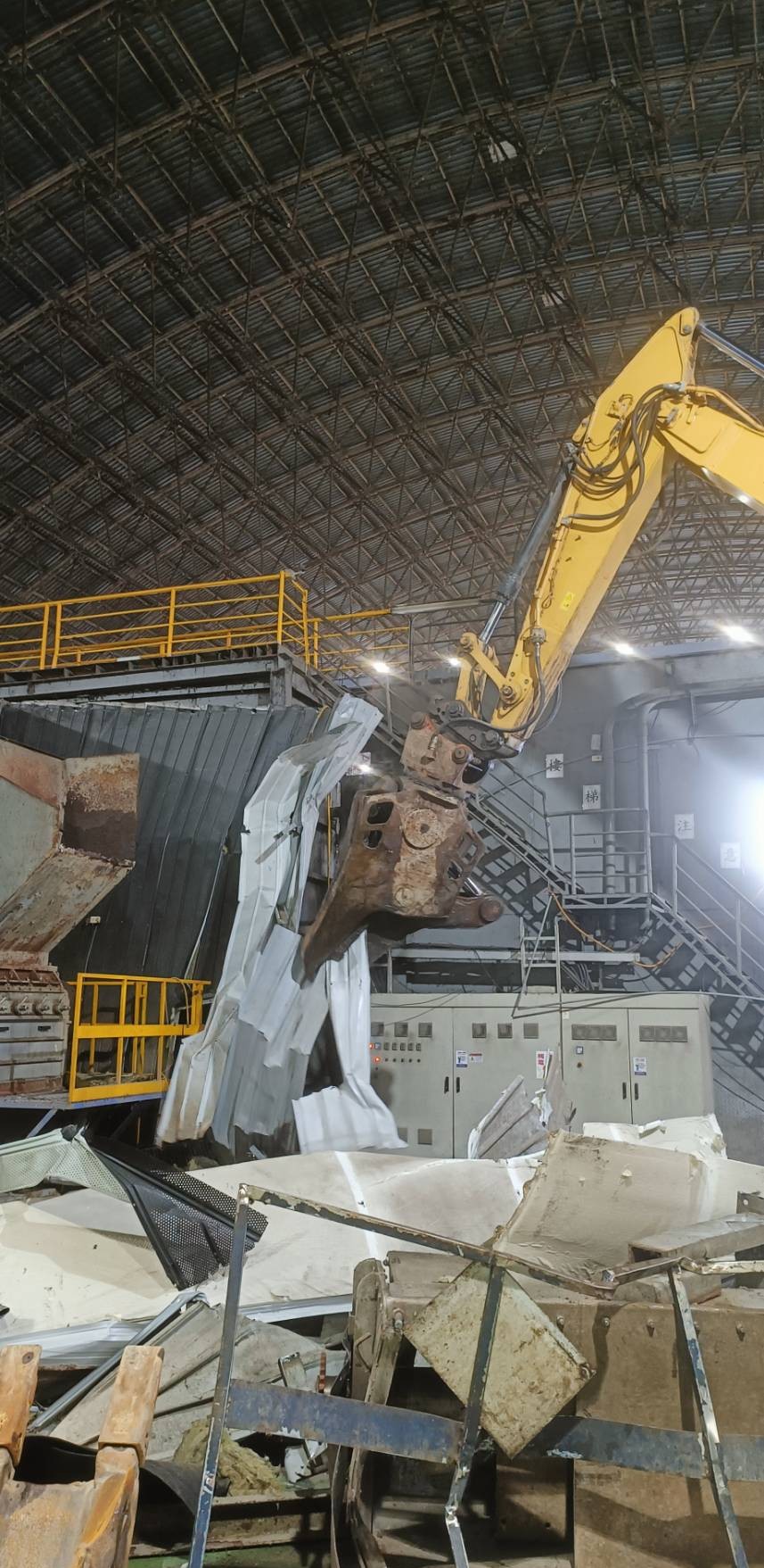 工業設備專業拆除與金屬回收整合（factory equipment demolition）